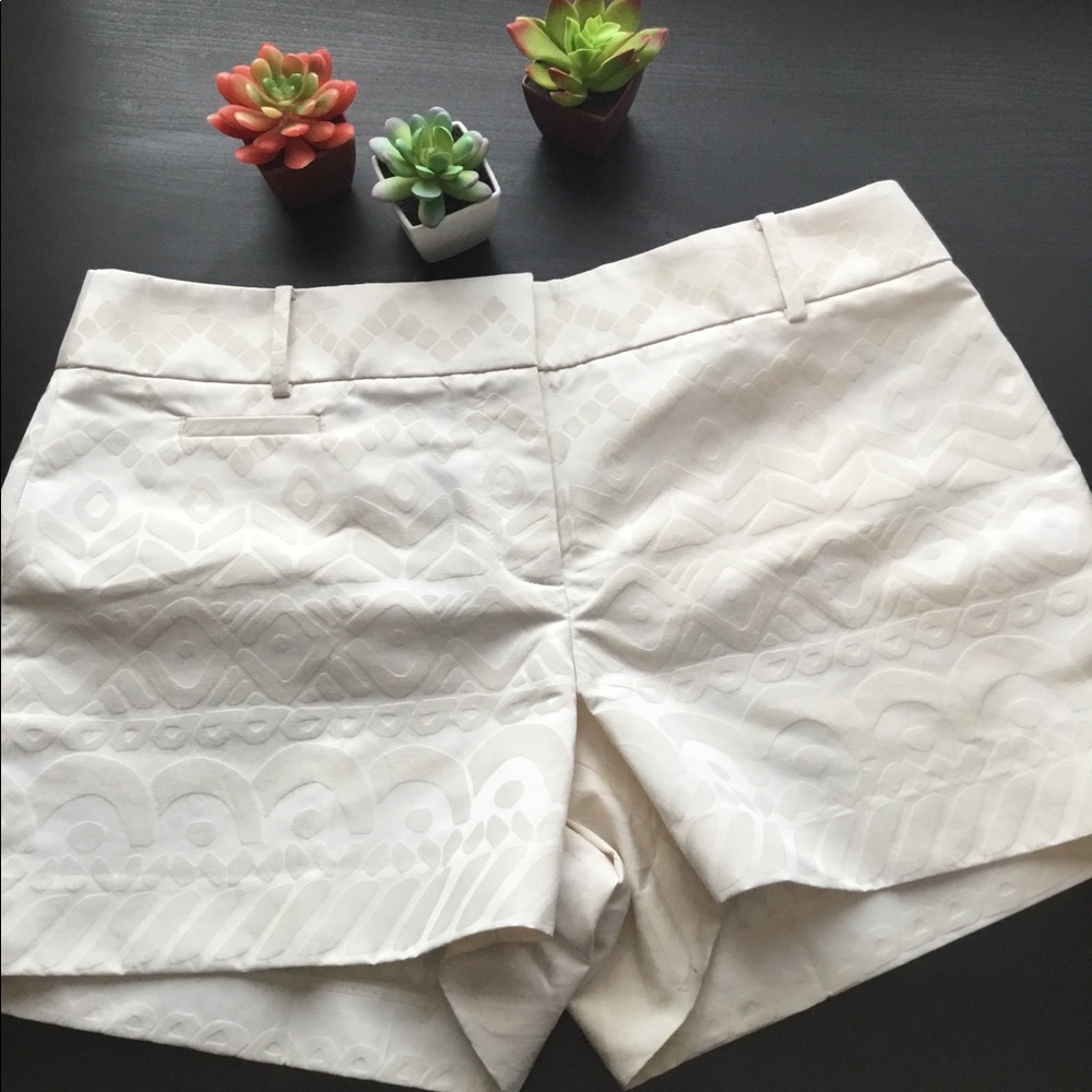 LOFT Riviera Shorts Size 8 Cream Textured Geometric Pattern